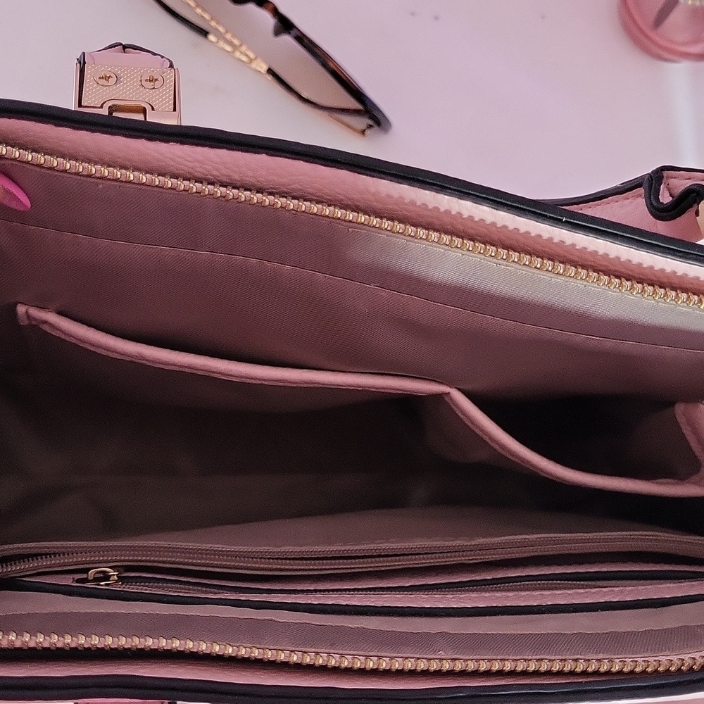 Pink purse - Picture 4 of 7